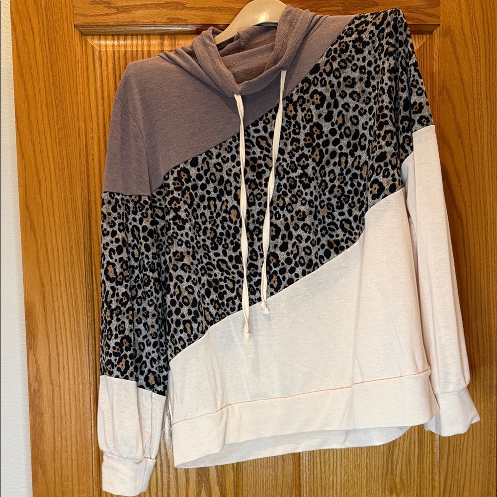 Ces Femme Gray and Cream Leopard Tunic
